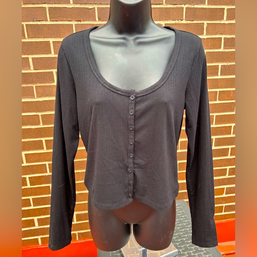 Hollister cropped black cardigan L